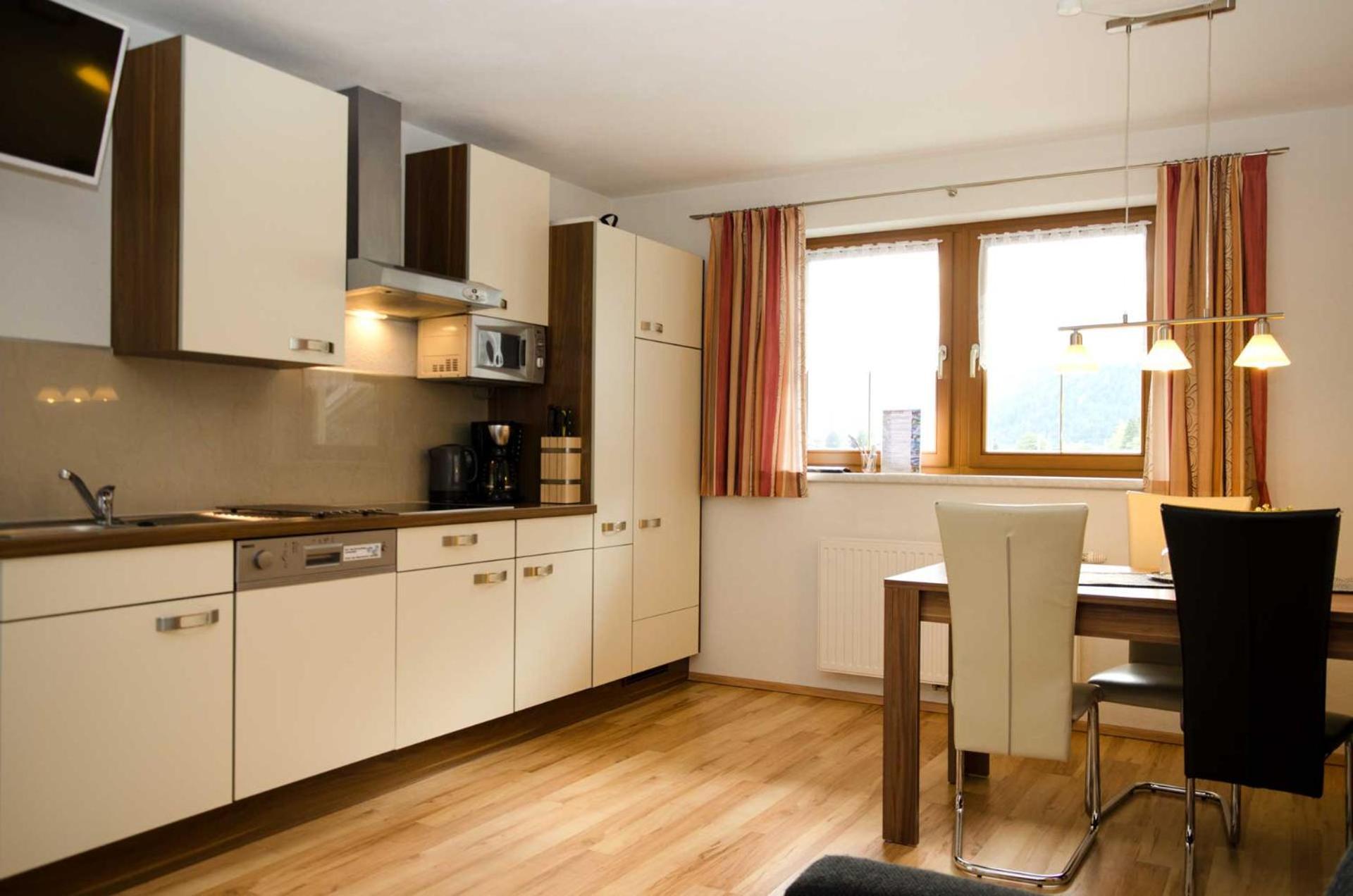 Haus Alpin Apartments Pettneu am Arlberg Exterior photo