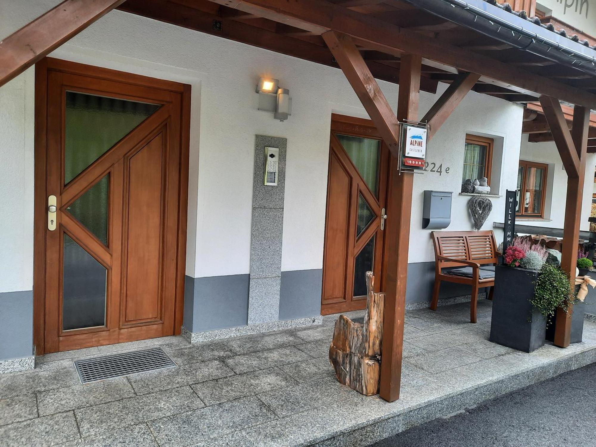 Haus Alpin Apartments Pettneu am Arlberg Exterior photo